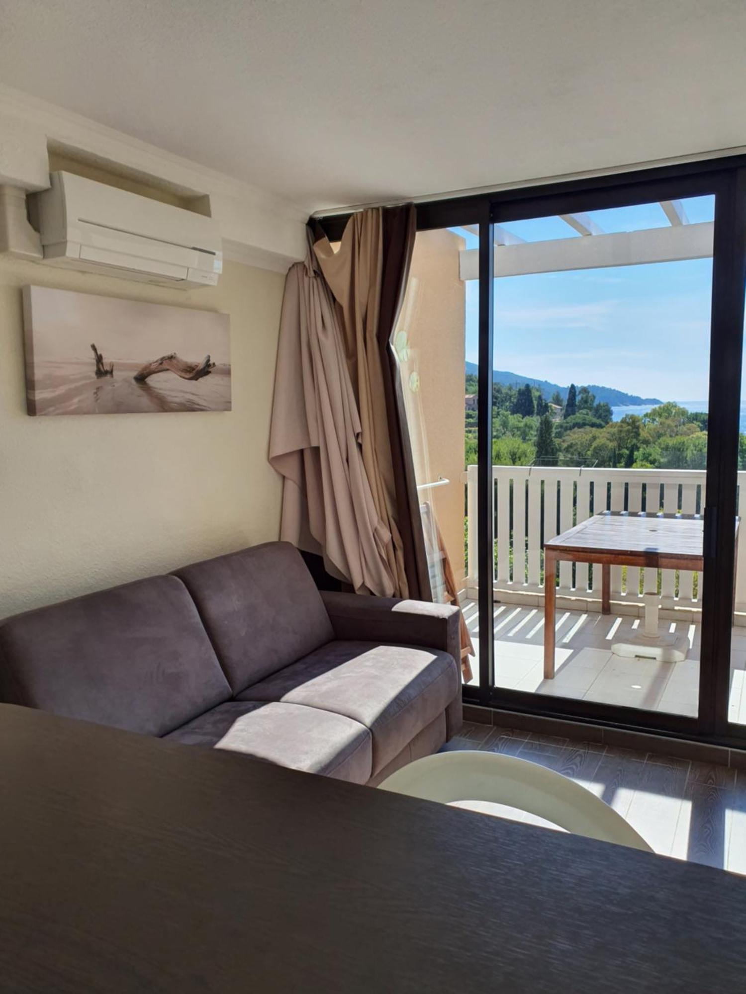 Duplex Vue Sur Et Pieds Dans L'eau De Pramousquier *